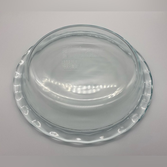 Pyrex Blue Tint Scalloped Pie Plate 24cm - Picture 6 of 10